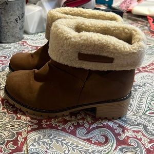 New fur lined tan booties